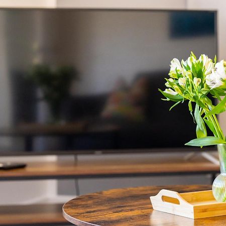 Central Serviced Apartments - 2 Bedroom - Free Street Parking - Fast Wifi - Smart Tvs In All Rooms - Ground Level - Family Neighbourhood - 3 X Double Beds - Heating 24-7 - Trade Stays - Weekly & Monthly Offers Dundee Exteriér fotografie