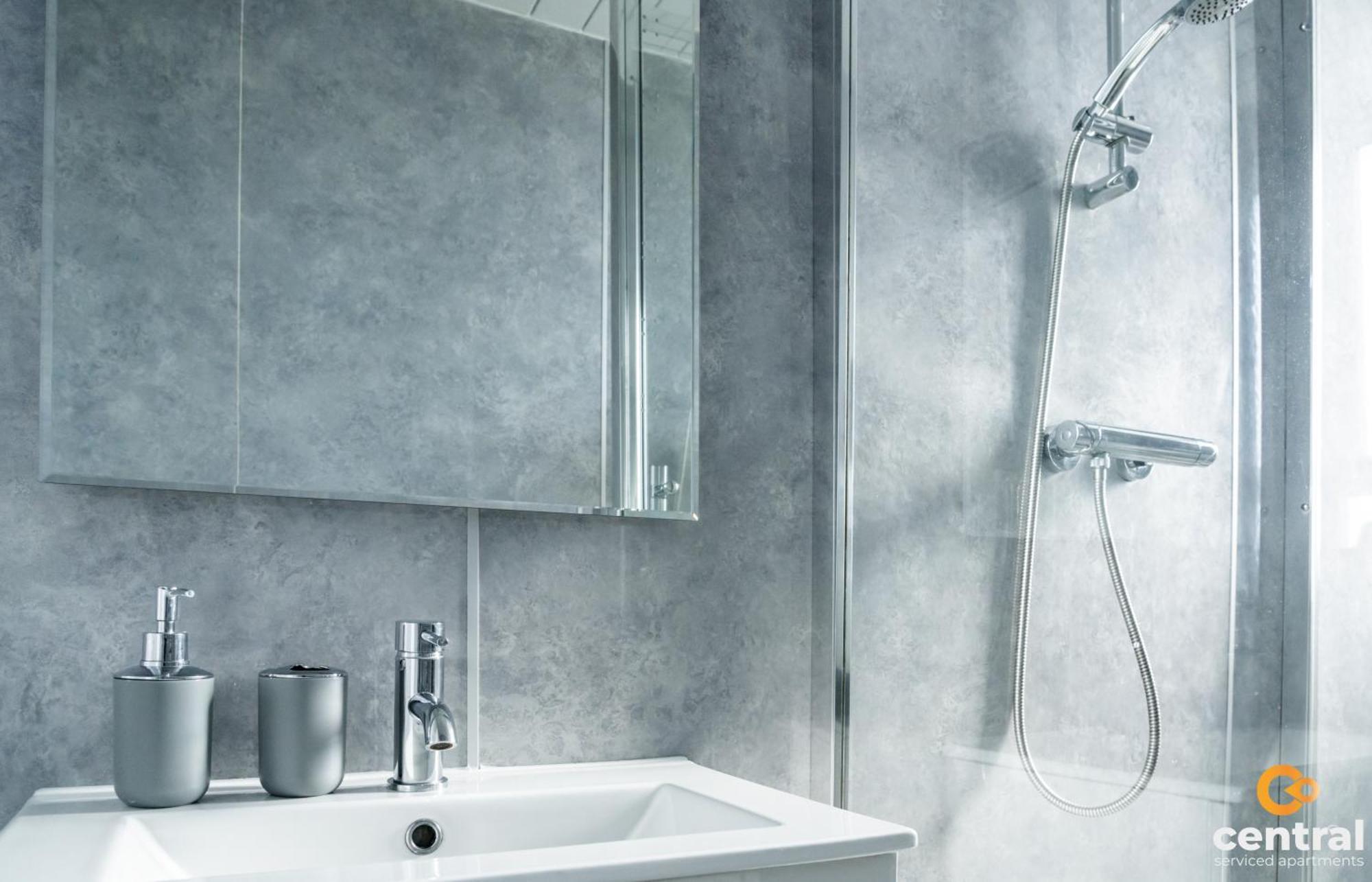 Central Serviced Apartments - 2 Bedroom - Free Street Parking - Fast Wifi - Smart Tvs In All Rooms - Ground Level - Family Neighbourhood - 3 X Double Beds - Heating 24-7 - Trade Stays - Weekly & Monthly Offers Dundee Exteriér fotografie