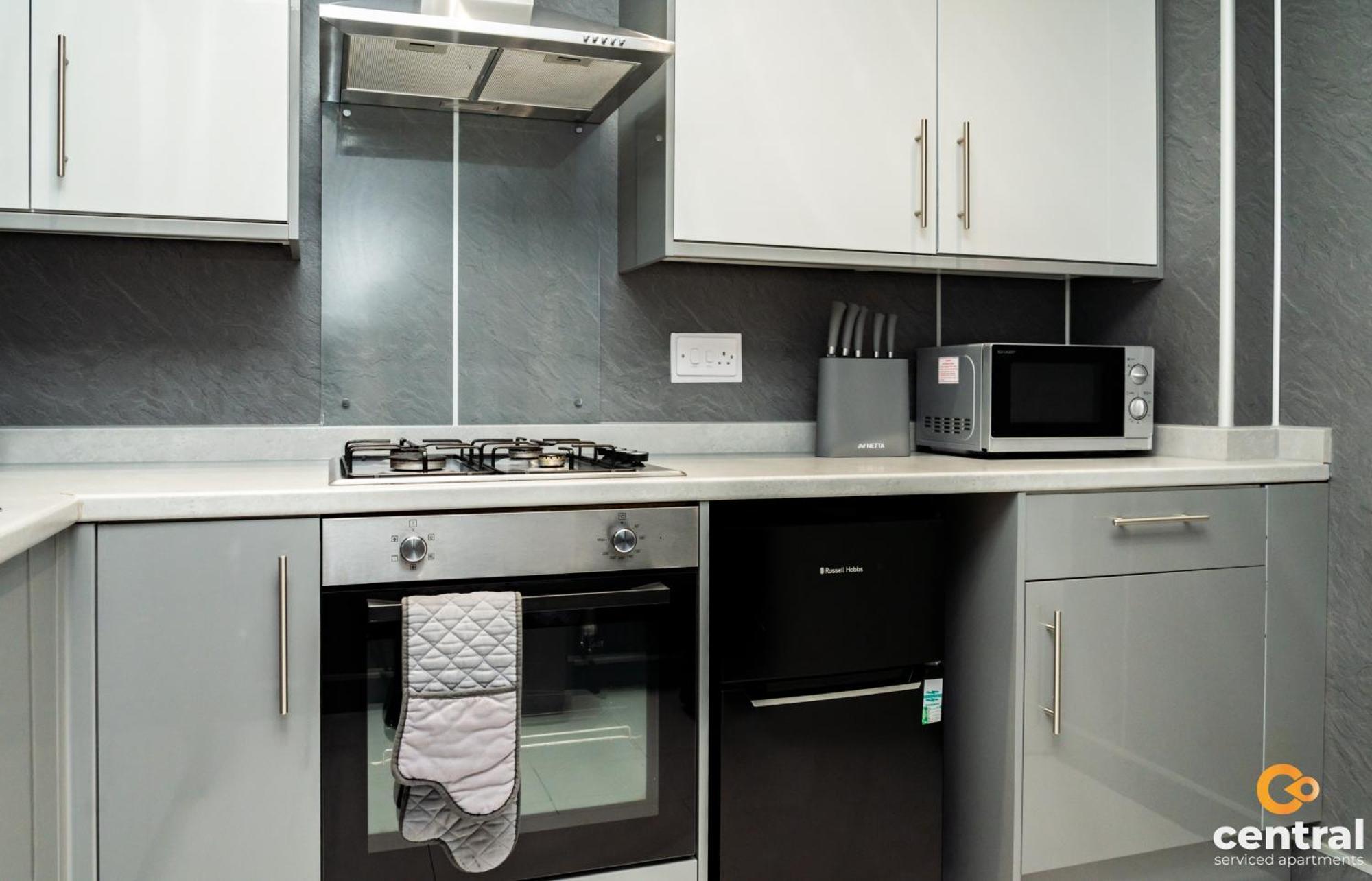 Central Serviced Apartments - 2 Bedroom - Free Street Parking - Fast Wifi - Smart Tvs In All Rooms - Ground Level - Family Neighbourhood - 3 X Double Beds - Heating 24-7 - Trade Stays - Weekly & Monthly Offers Dundee Exteriér fotografie