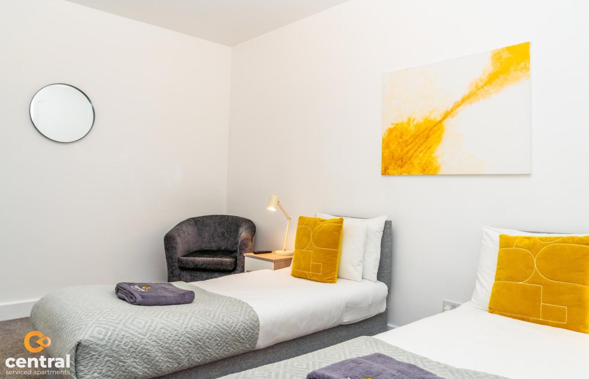 Central Serviced Apartments - 2 Bedroom - Free Street Parking - Fast Wifi - Smart Tvs In All Rooms - Ground Level - Family Neighbourhood - 3 X Double Beds - Heating 24-7 - Trade Stays - Weekly & Monthly Offers Dundee Exteriér fotografie