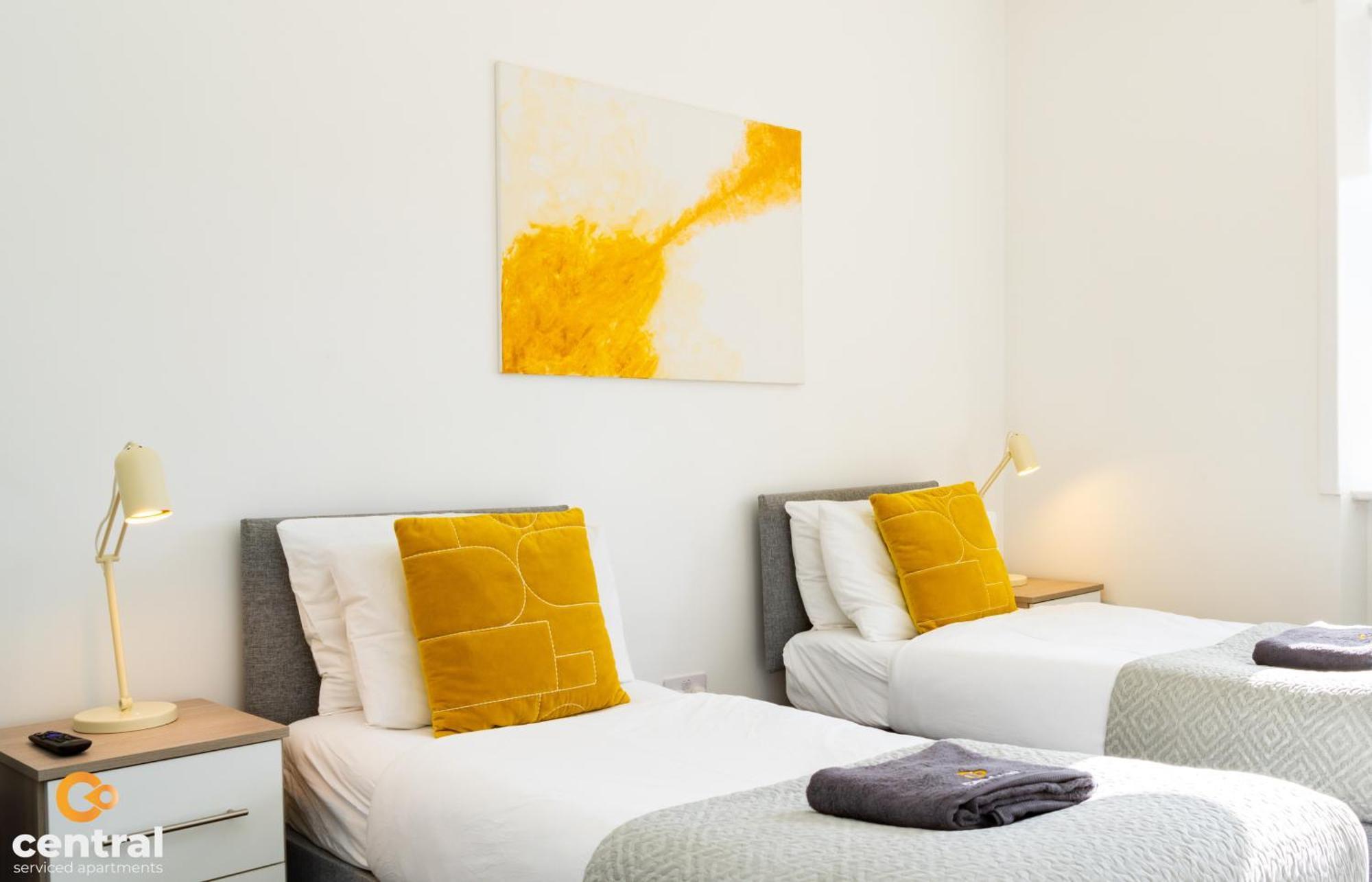 Central Serviced Apartments - 2 Bedroom - Free Street Parking - Fast Wifi - Smart Tvs In All Rooms - Ground Level - Family Neighbourhood - 3 X Double Beds - Heating 24-7 - Trade Stays - Weekly & Monthly Offers Dundee Exteriér fotografie